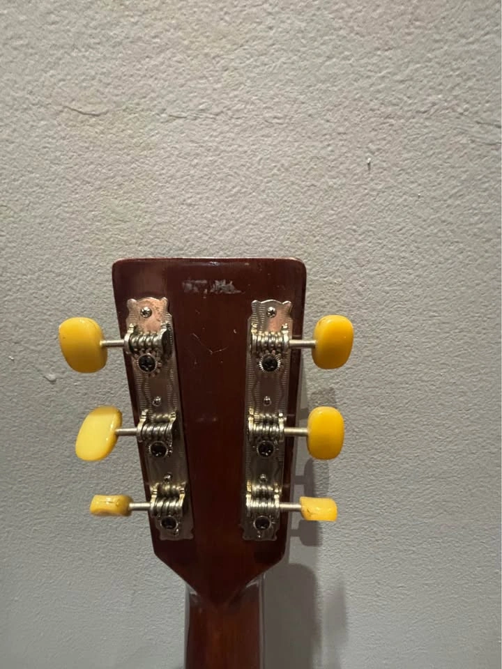 Vintage Acoustic Guitar - photo 5