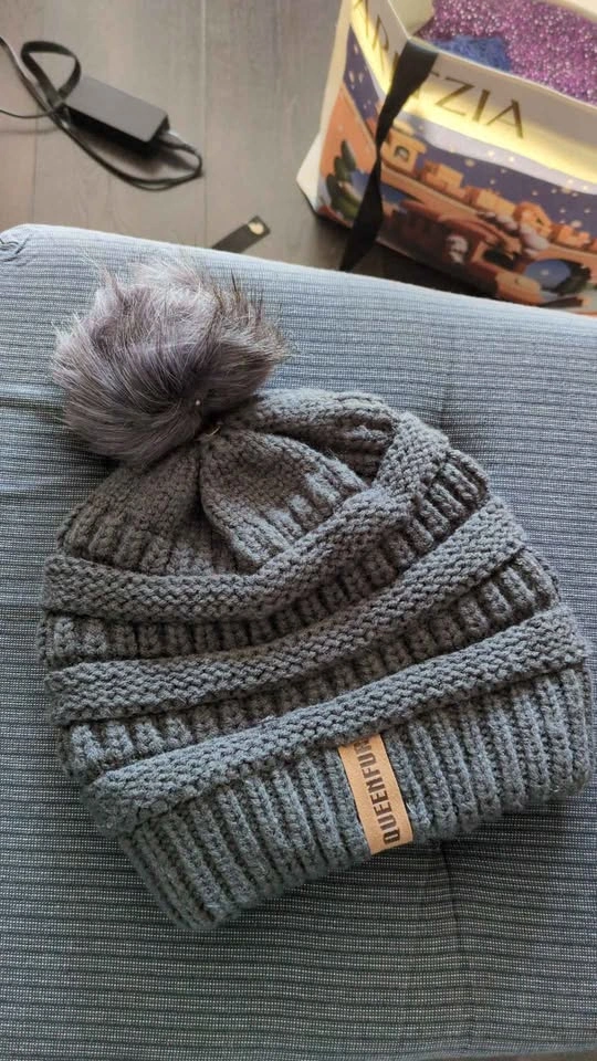 Toque and Lululemon scarf bundle - photo 2
