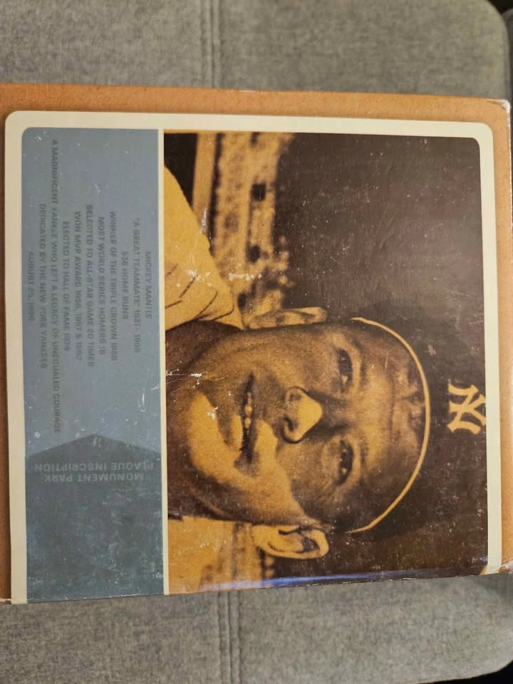 NY Yankees Mickey Mantle legends statue - photo 2