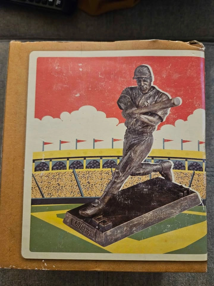NY Yankees Joe Dimaggio legends statue - photo 4
