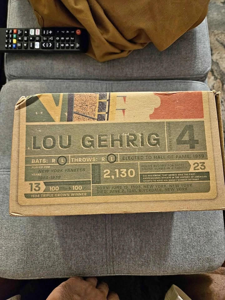 NY Yankees Lou Gehrig legends statue