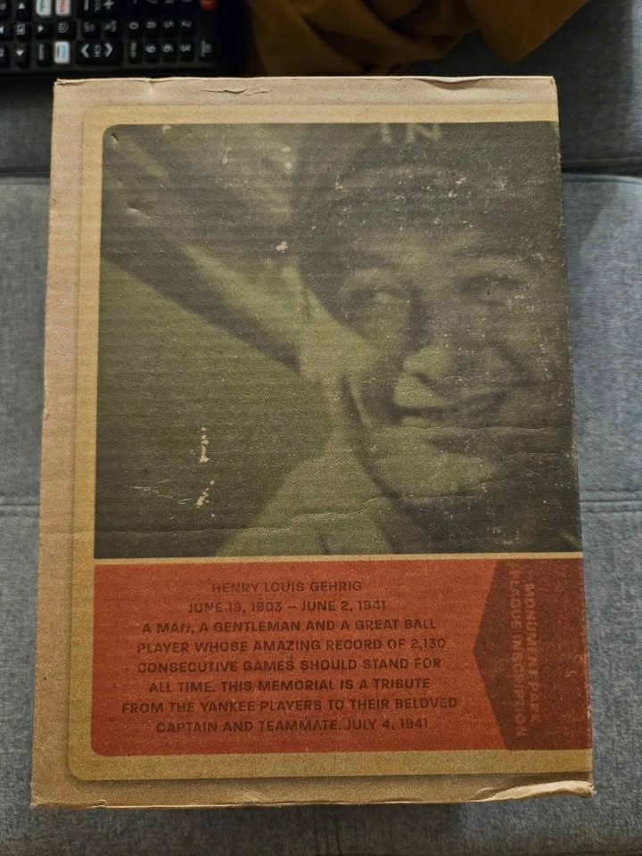 NY Yankees Lou Gehrig legends statue - photo 2