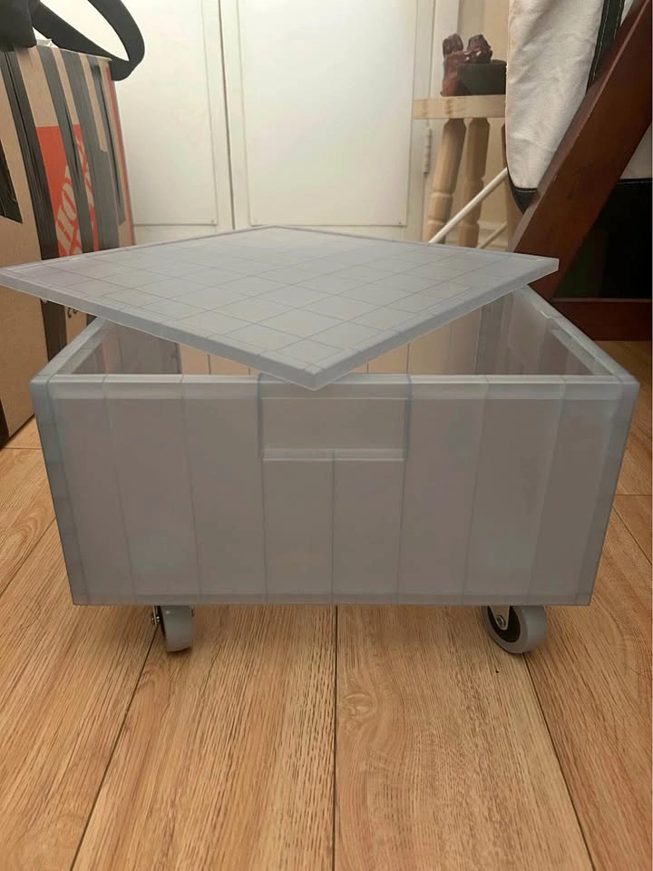 Translucent Plastic Rolling Storage Bin with Lid