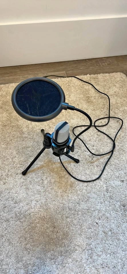 USB Condenser Microphone with Tripod and Pop Filter