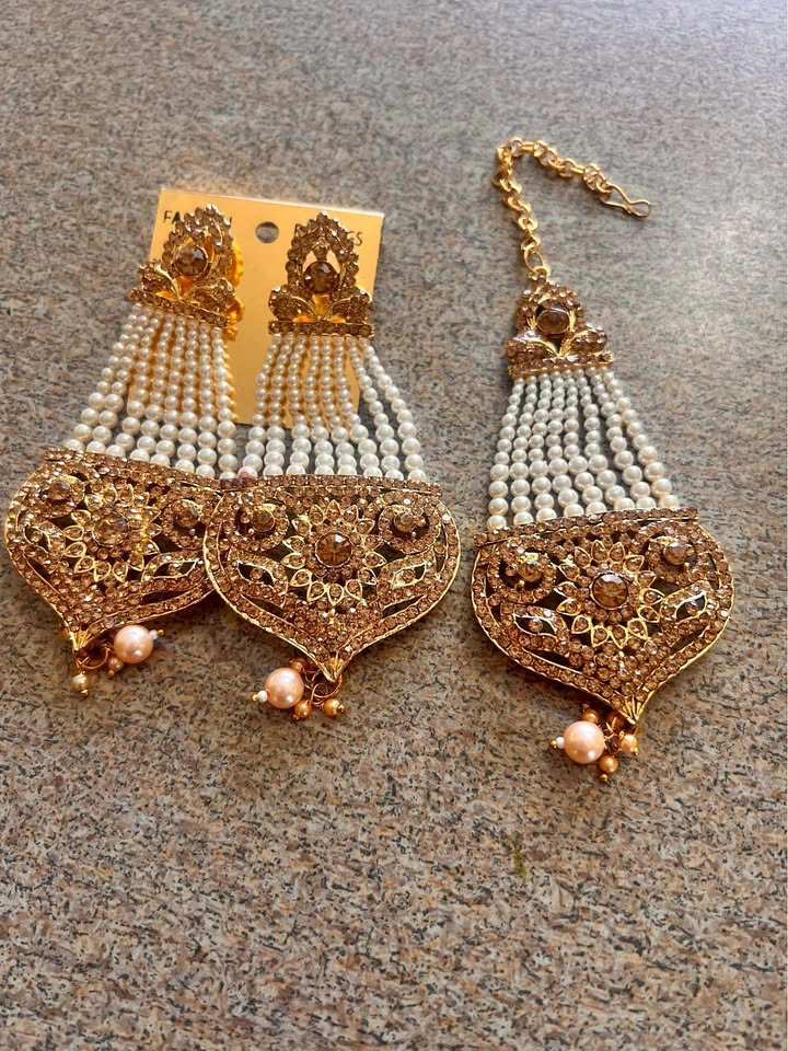Brand new white pearl earrings and passa