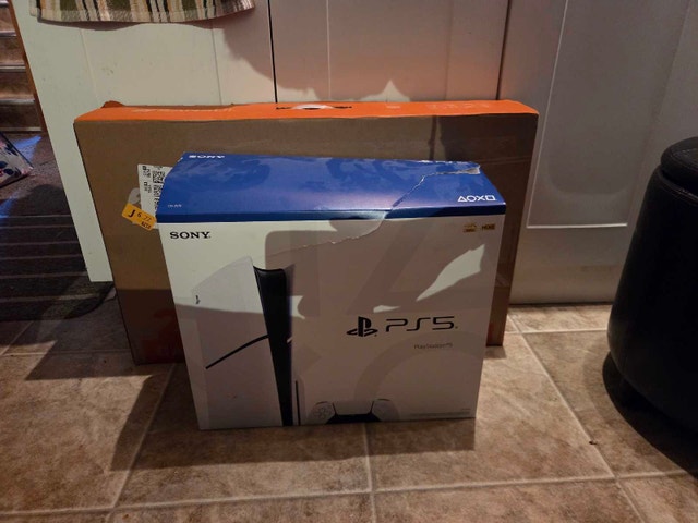 PS 5 w/ controller, headset, gaming screen, UFC 5 - photo 5