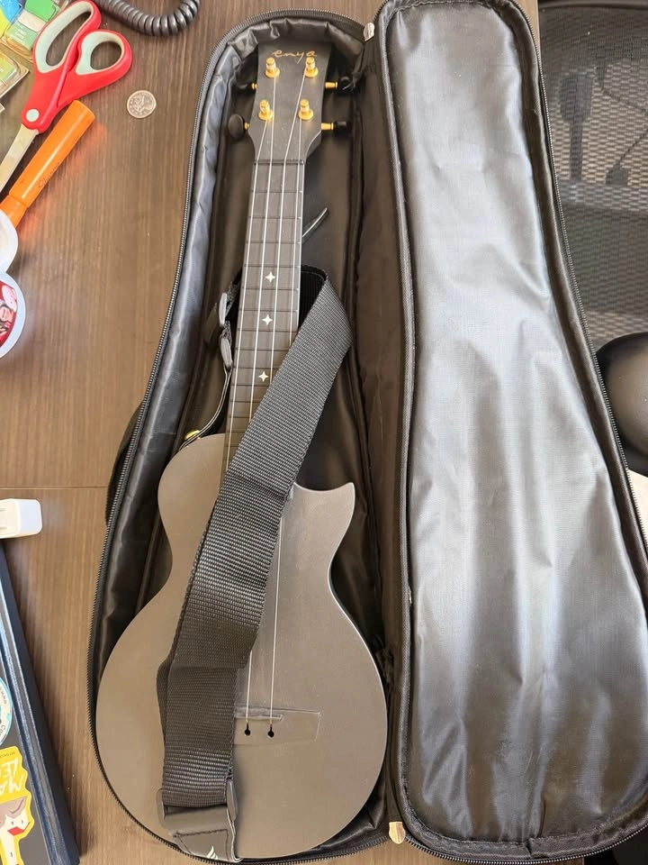 Brand New Enya Ukulele with case and capo - photo 3
