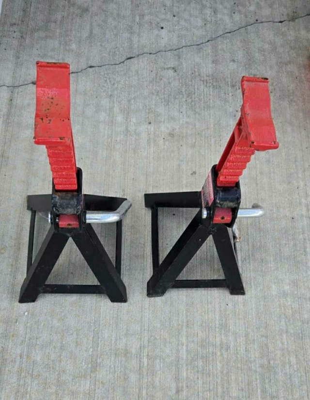 2 Ton Locking Axle Stands - photo 2