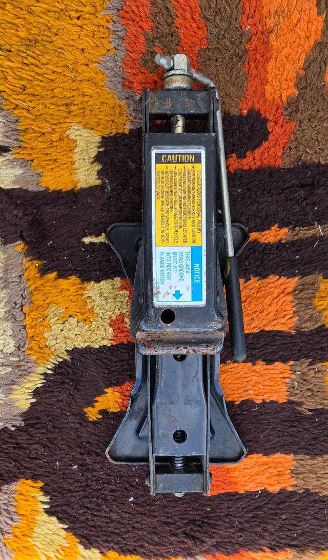 Vehicle Trunk Jack