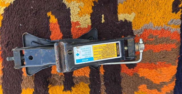 Vehicle Trunk Jack - photo 2