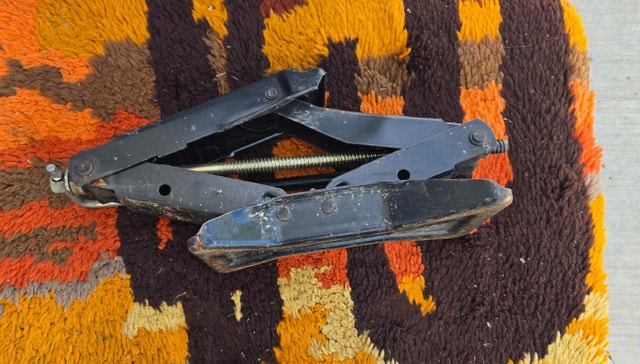 Vehicle Trunk Jack - photo 3