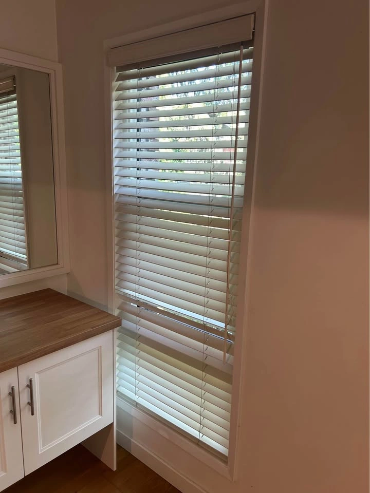 3 different wooden blinds - photo 4