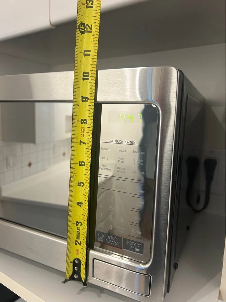 LG 1.1 cu. ft. Countertop Microwave Oven with Moisture Keeper - photo 5