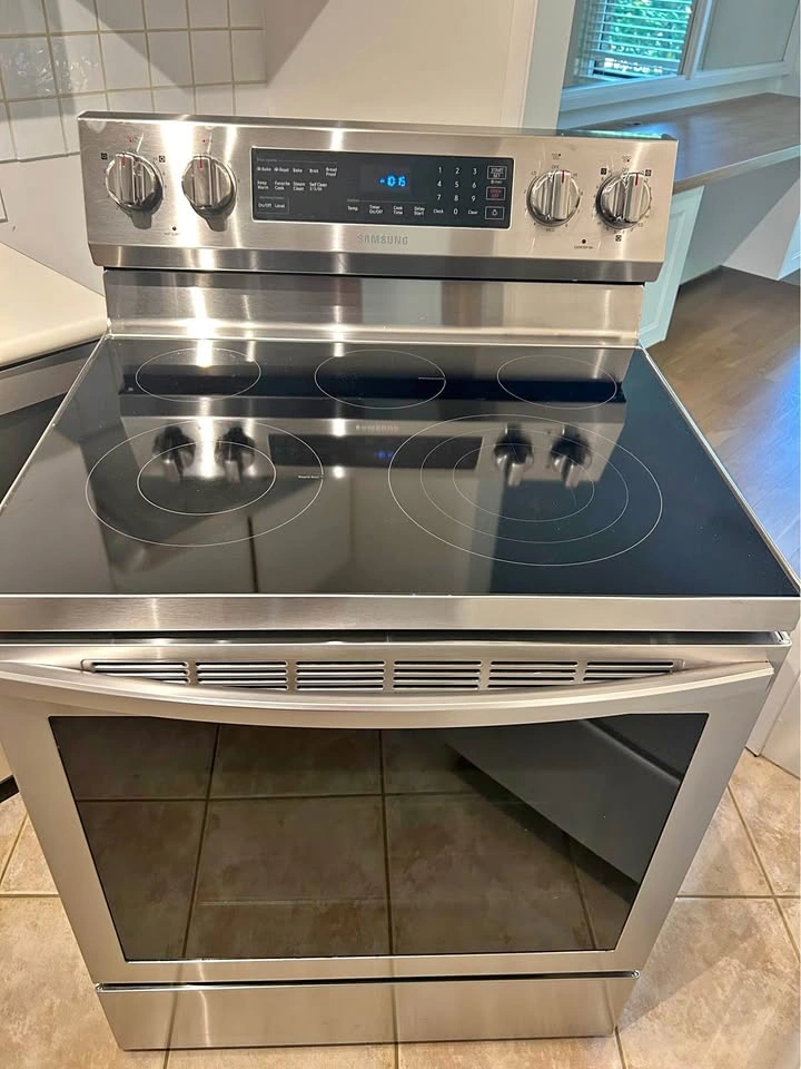 Samsung 30 in. 5-Burner Smart Electric Range - Stainless Steel