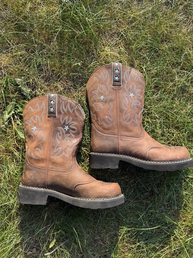 Ariat Cowboy Boots Size 8.5