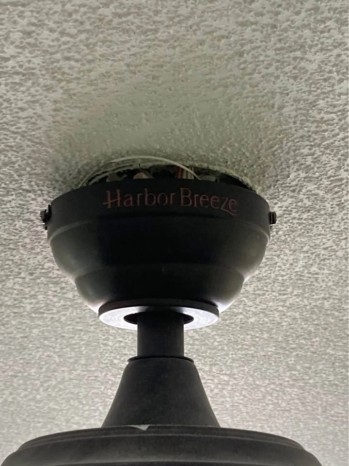 Harbour Breeze 42” fan with remote and lights - photo 3