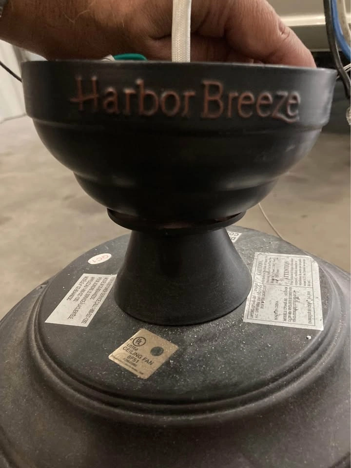 Harbour Breeze 42” fan with remote and lights - photo 4