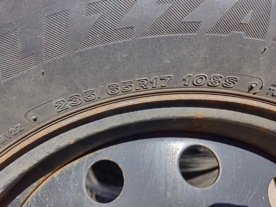 Winter Tires - Bridgestone Blizzak DM-V2 (235/65R17) image indicator(7)