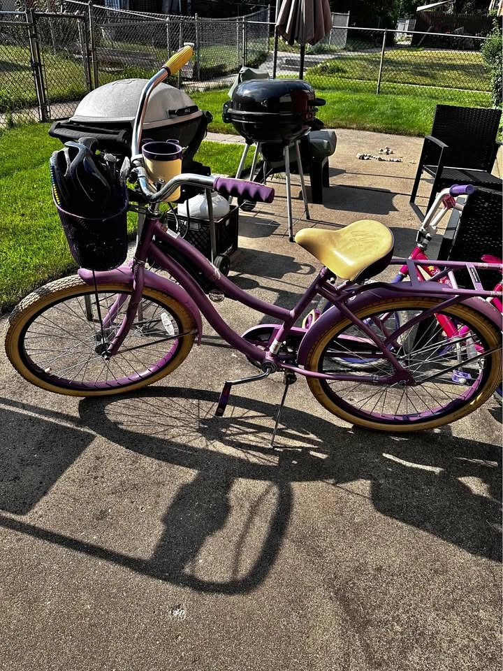 Huffy 24 in Purple Nel Lusso Cruiser Bike