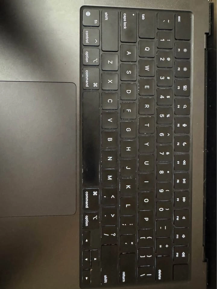 MacBook Pro 14” M3 18GB 512 SSD - Like New - photo 2