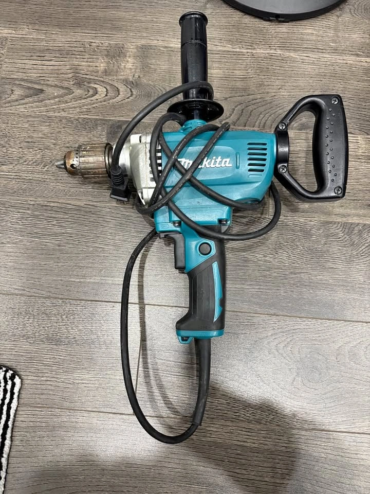 Makita Power Tool Set: Spade Handle Drill, Angle Grinder, and Br