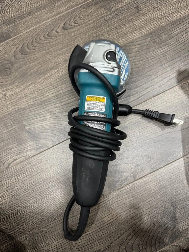Makita Power Tool Set: Spade Handle Drill, Angle Grinder, and Br - photo 2