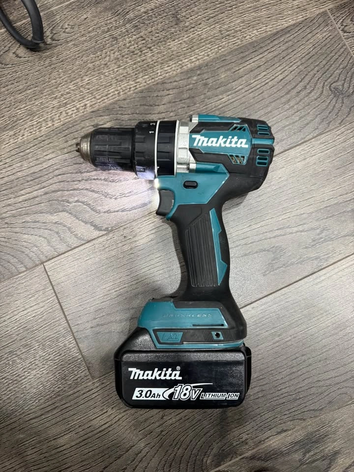 Makita Power Tool Set: Spade Handle Drill, Angle Grinder, and Br - photo 3