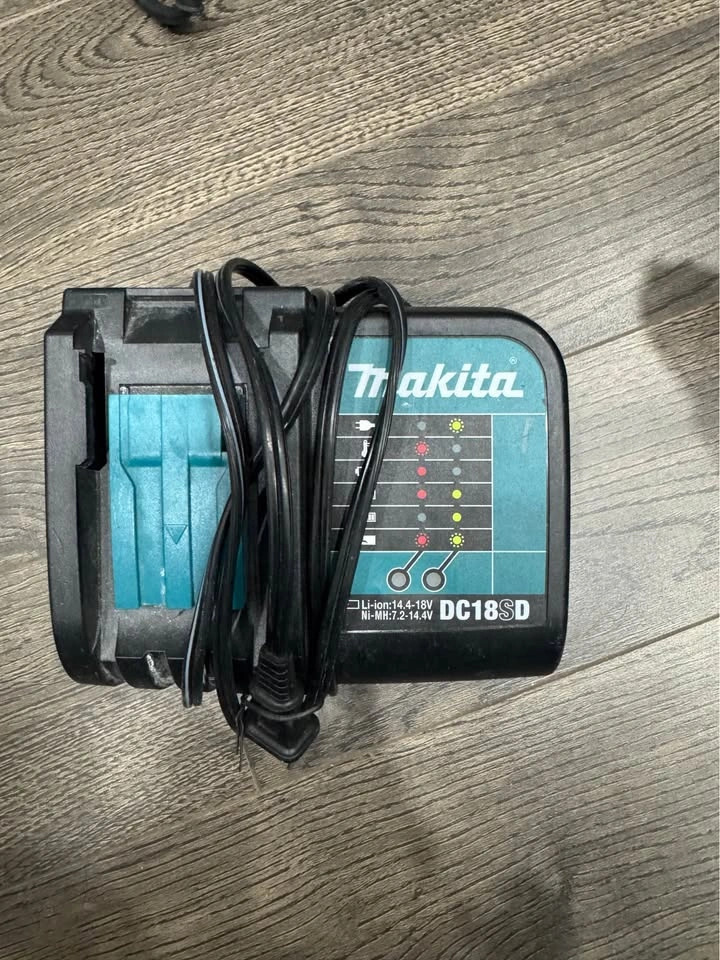Makita Power Tool Set: Spade Handle Drill, Angle Grinder, and Br - photo 5