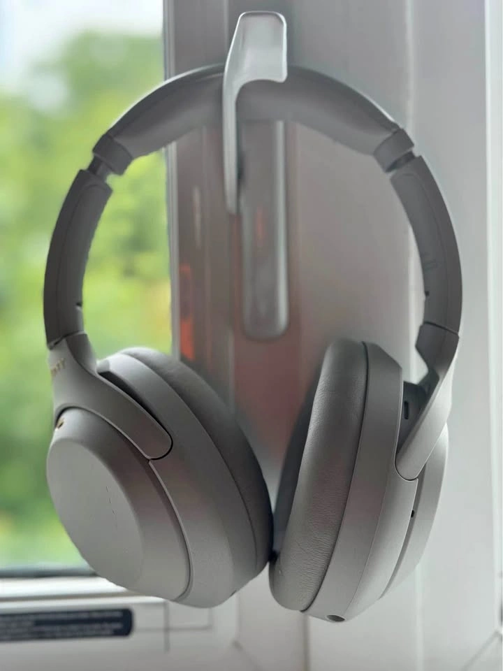 Sony 1000XM4 headphones - like new