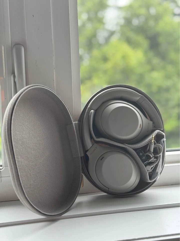 Sony 1000XM4 headphones - like new - photo 2