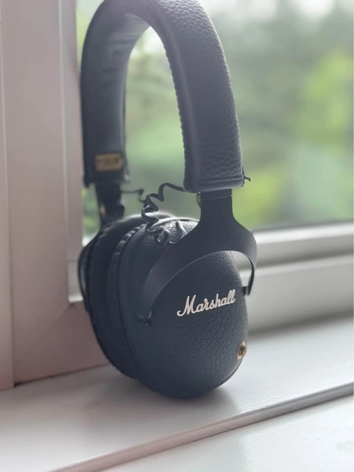 Marshalls headphones - barely used - photo 3