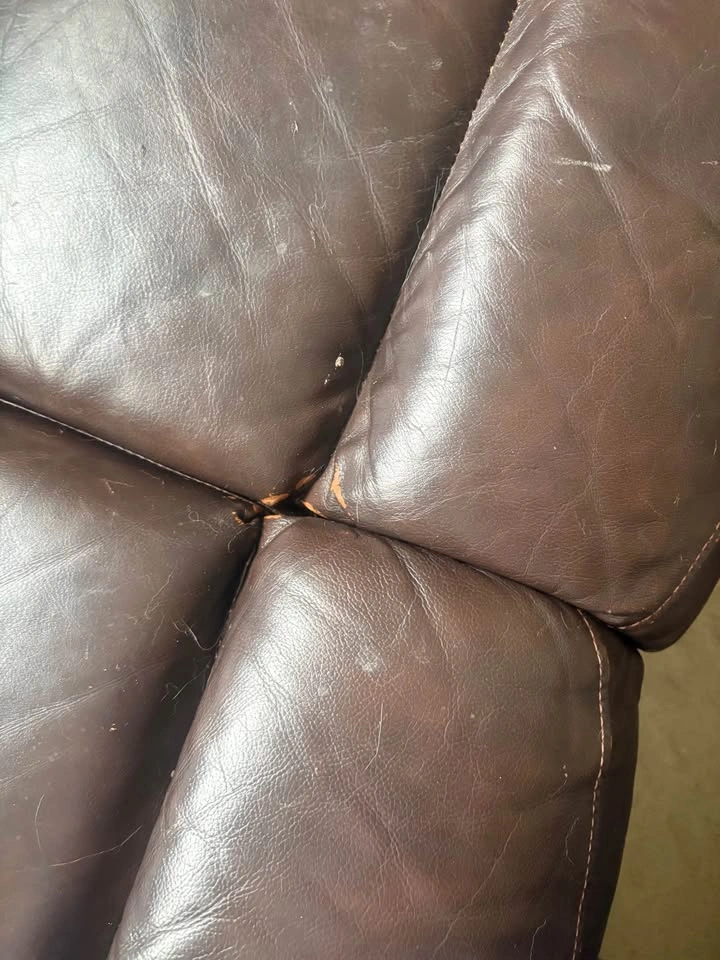 Brown Sofa Set: 3-Seater Sofa and Loveseat - photo 3