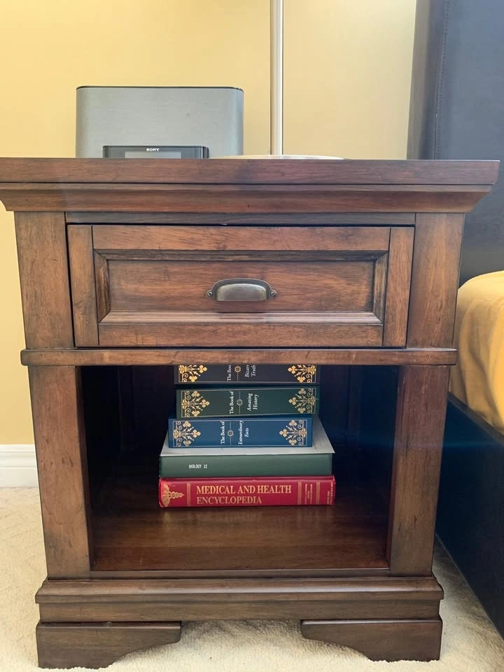 Elegant Dresser and Two Night Stands - photo 3