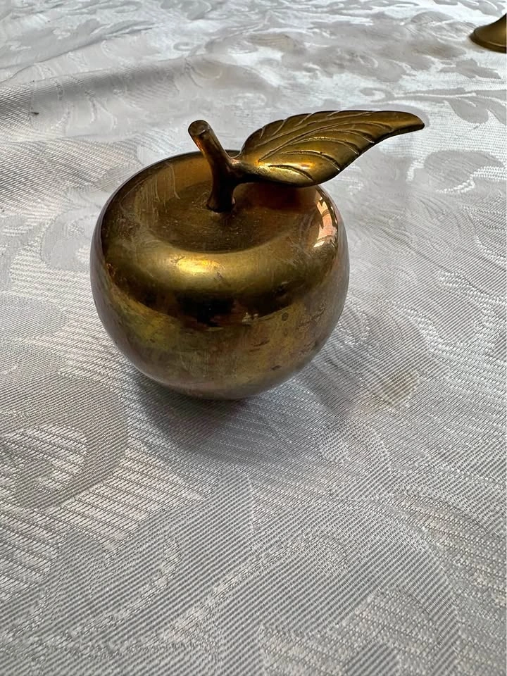 Vintage Solid Brass Apple Paperweight / Decorative Brass Fruit