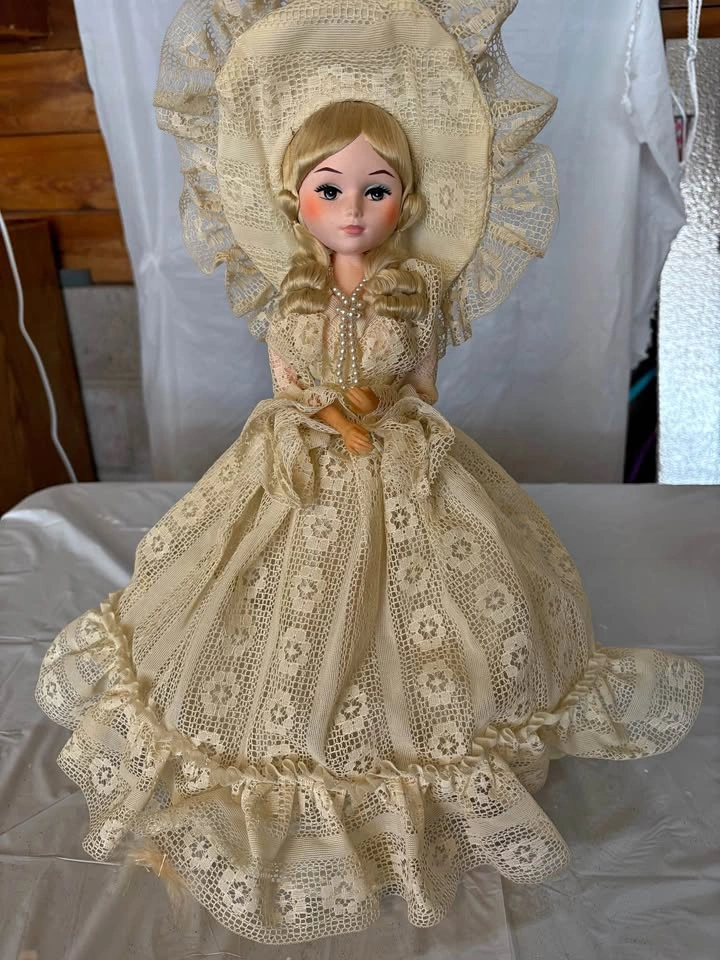 Vintage 70s Bradley Doll Cream Lace Southern Belle Big Eye Bonne