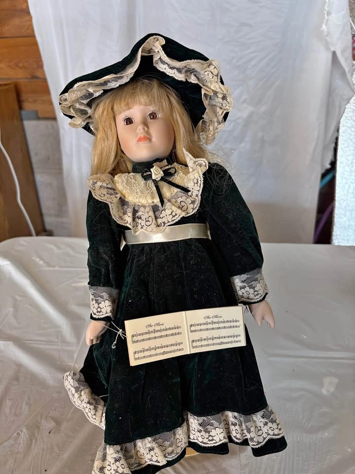 Vintage Musical Porcelain Doll Green Velvet Dress Ave Maria