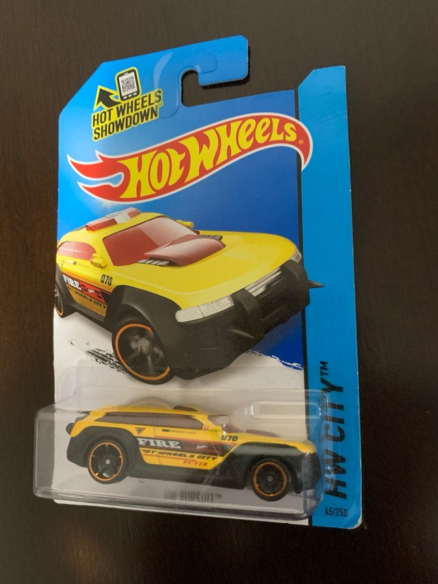 2014 Hot Wheels HW City HW Pursuit #45 Yellow