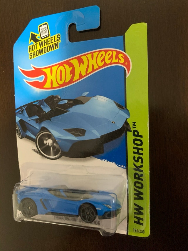 2014 Hot Wheels LAMBORGHINI AVENTADOR J #196