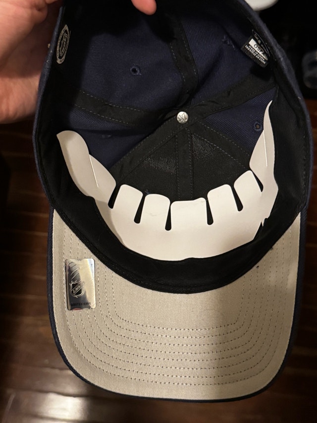 Brand new Toronto maple leafs hat - photo 3