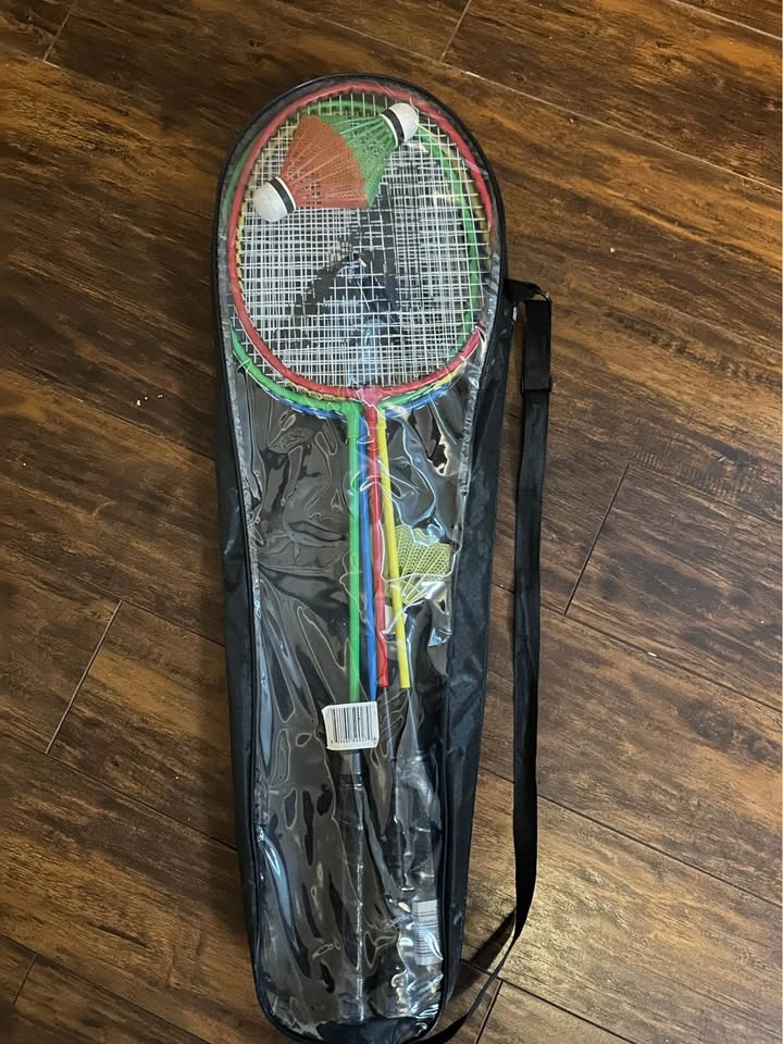 Brand new 4 set of badminton rackets with 4 shuttlecocks - photo 4