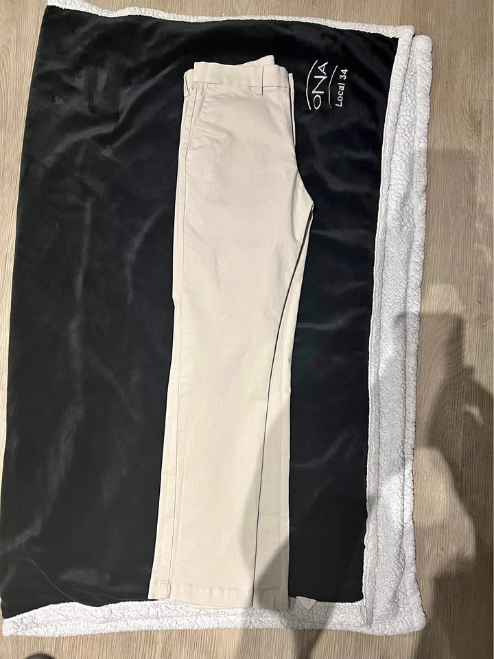 GAP - Modern Straight Khakis Sandstone 28x30