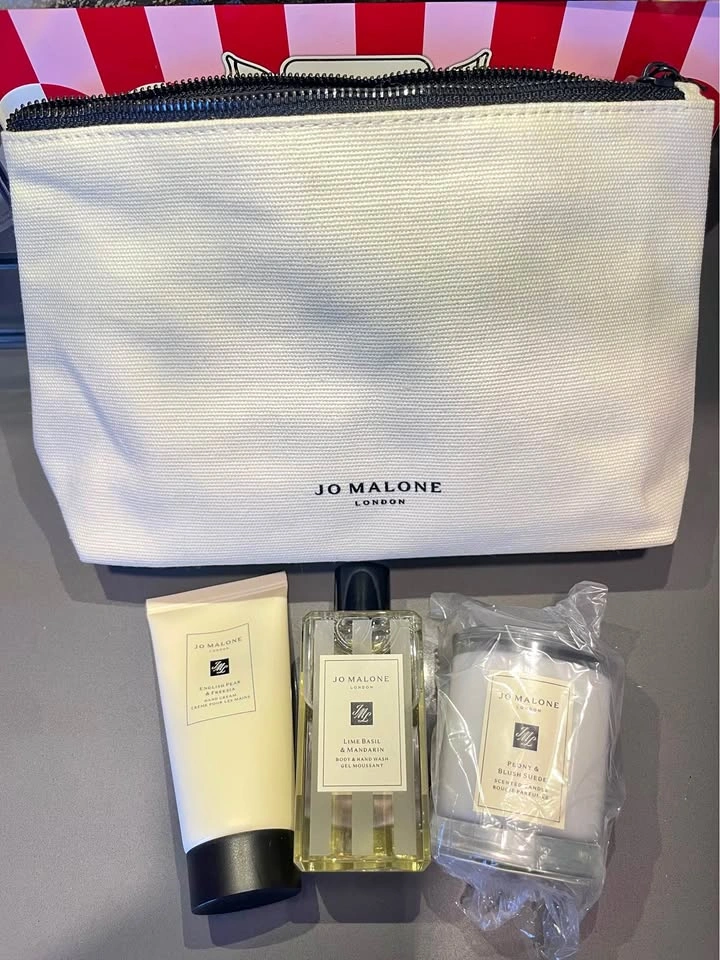 Jo Malone Gift Set: Candle, Hand Cream, Body Wash & Bag