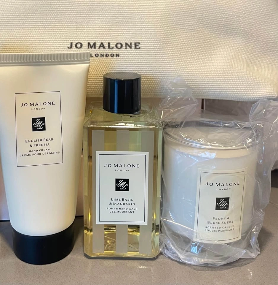 Jo Malone Gift Set: Candle, Hand Cream, Body Wash & Bag - photo 2