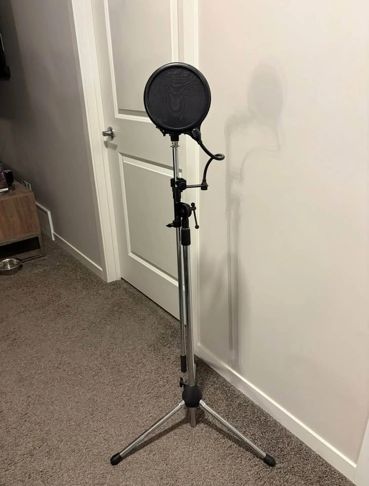 Microphone Stand with Shock Mount & Pop Filter - photo 2
