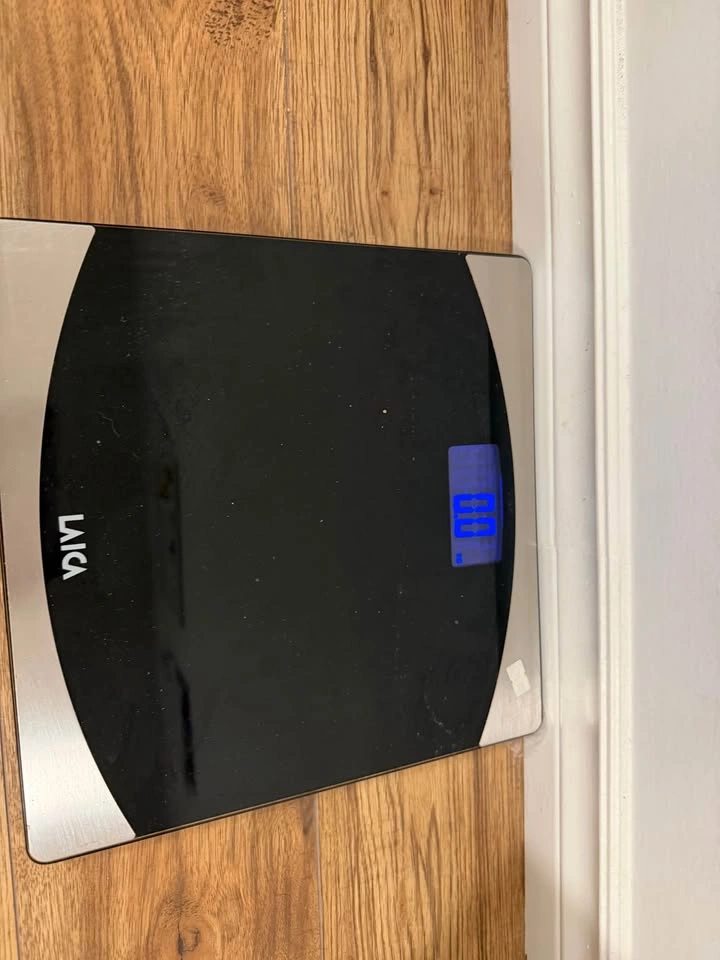 laica weight scale with battery - photo 2