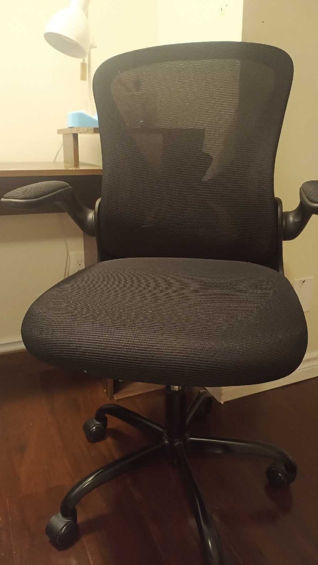 Office Chair with Free Table