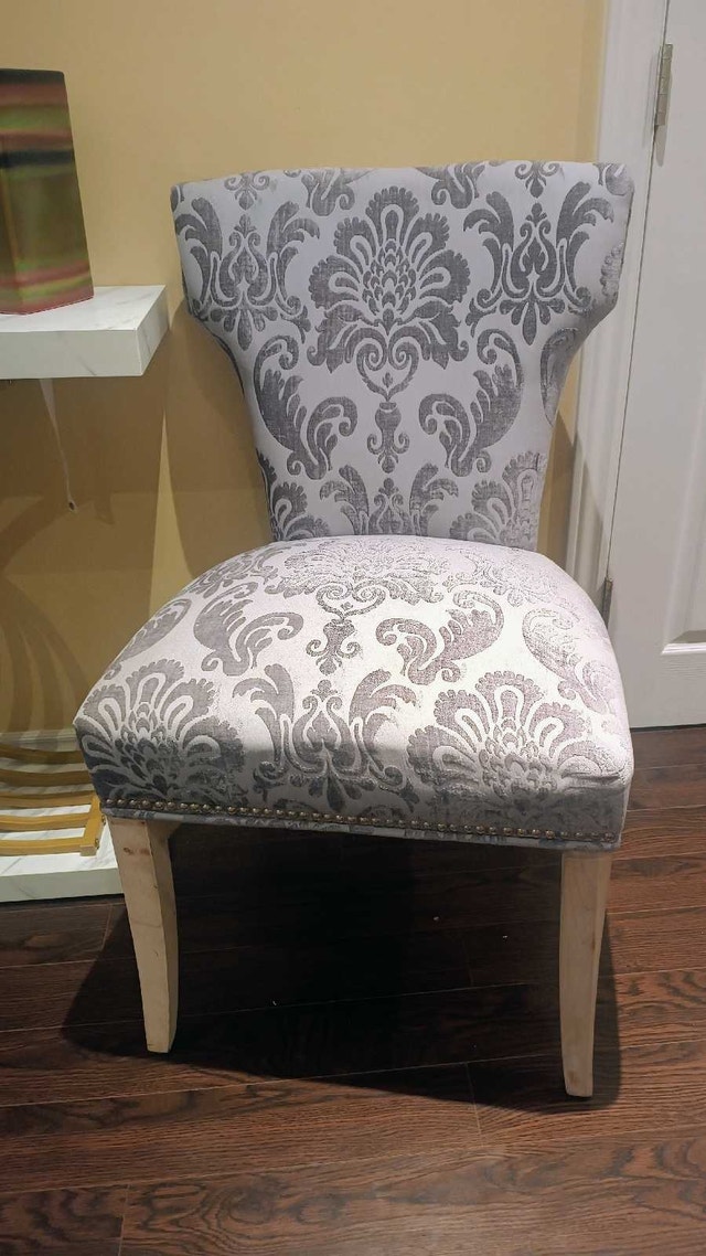 Set of 2 Classic Upholstered Accent / Lounge Chairs