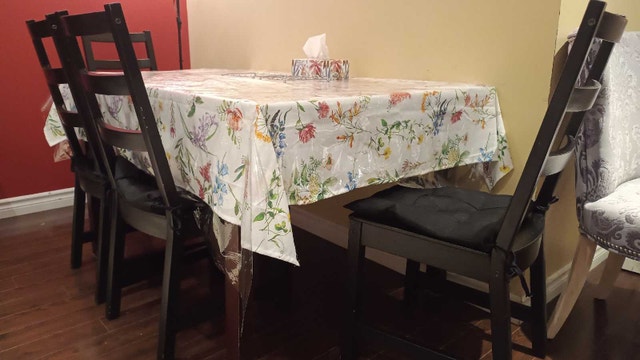 Extendable Dining Table with 4 chairs