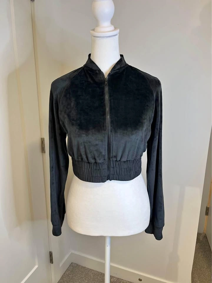 STREETWEAR SOCIETY Black Velour Cropped Zip-Up - Size S