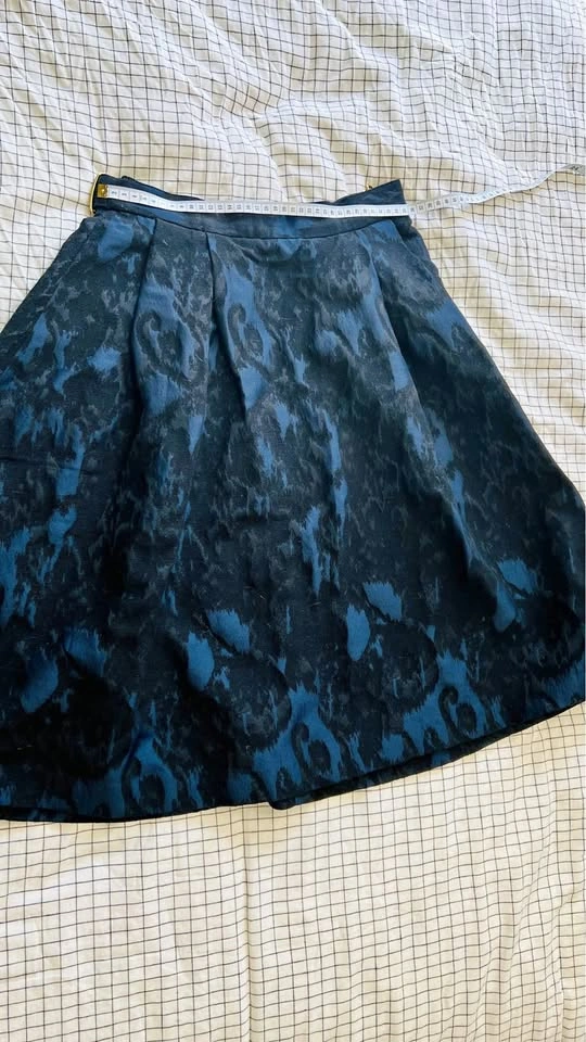 H&M blue patterned pleated skirt US 8